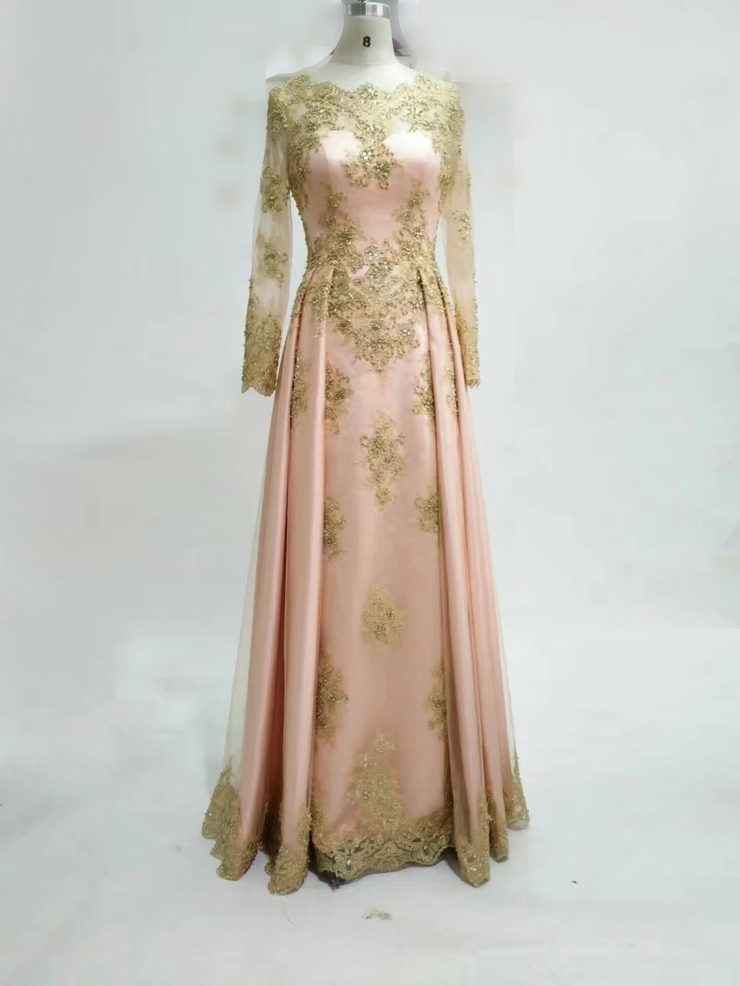 Elegant Blush Pink Long Sleeve Party Dress With Gold Lace Appliques Beaded Sheer Neck Floor Length Arabic Formal Evening Dresses Prom Gowns